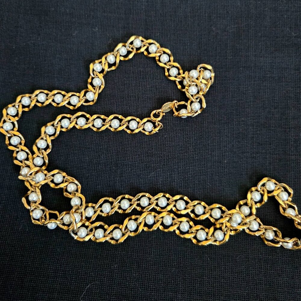 Vintage Napier gold tone long chain necklace with faux pearls. - Picture 5 of 8